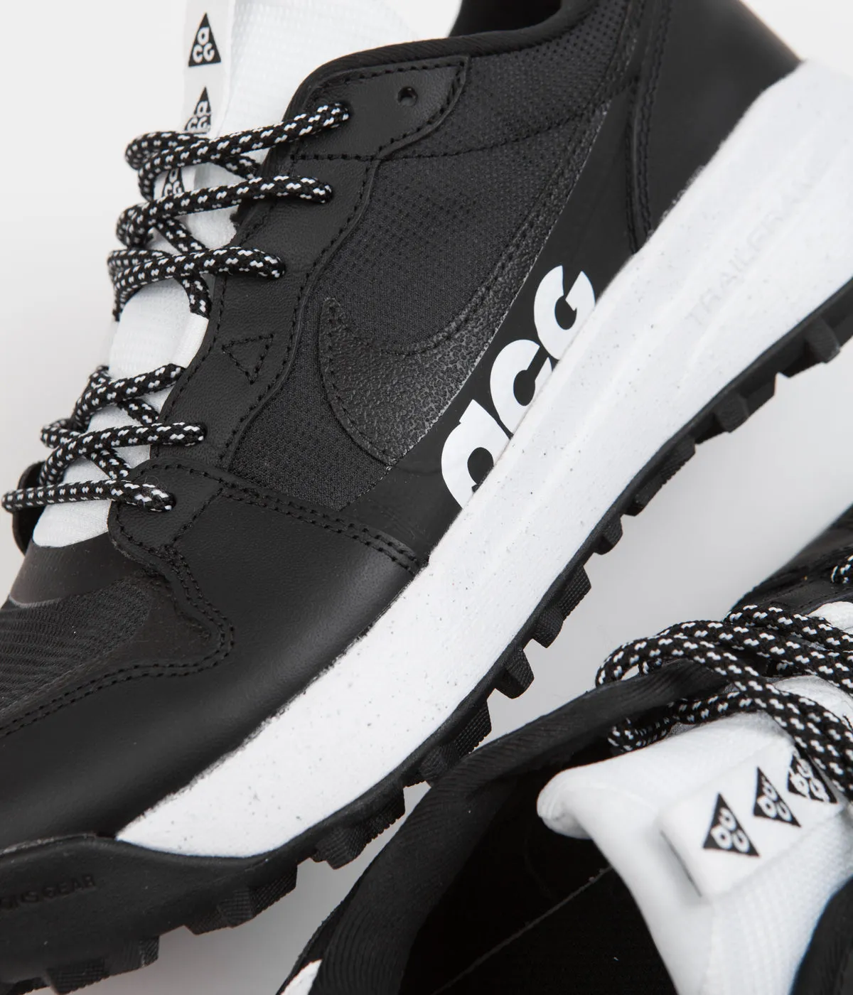 Nike ACG Lowcate Shoes - Black / White - Black - White