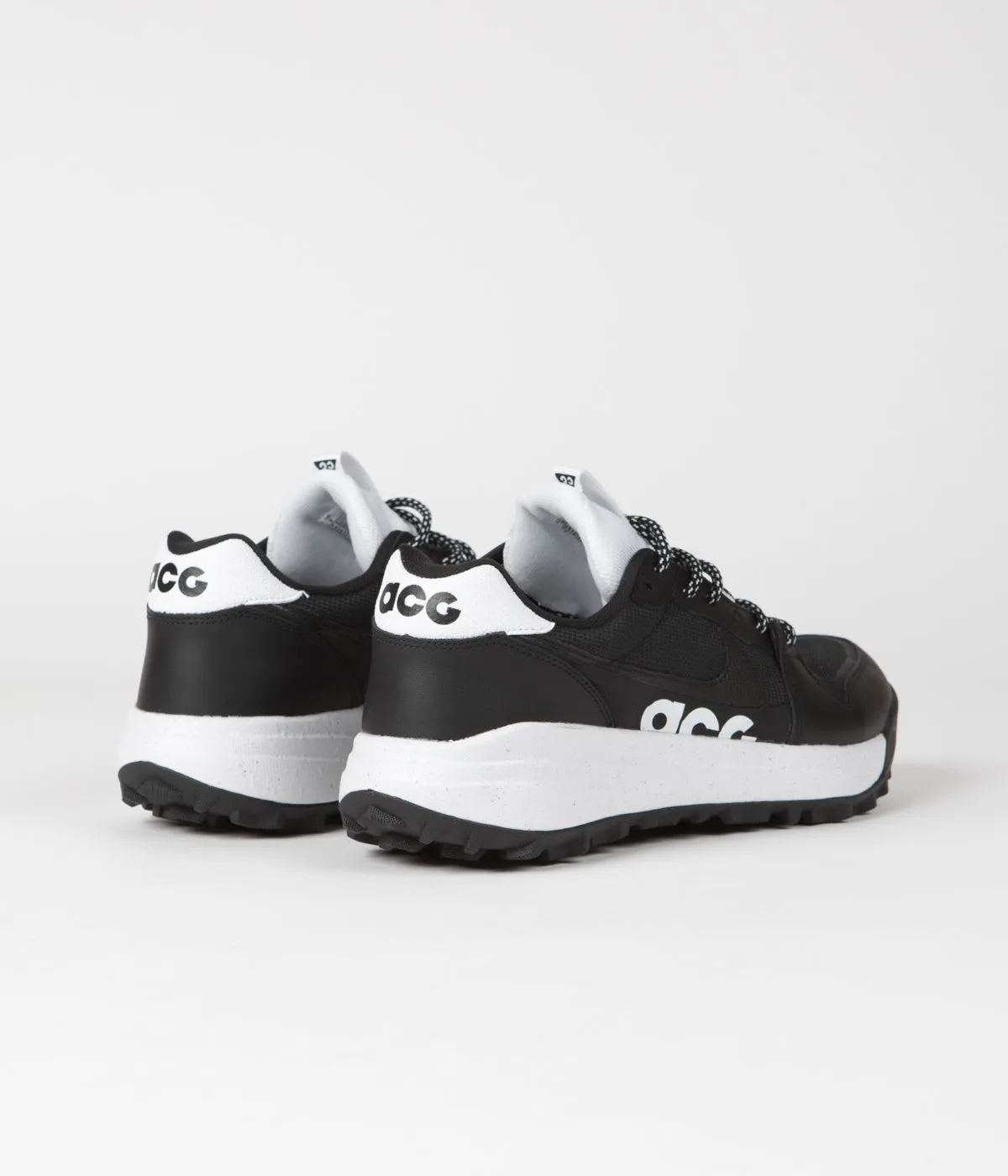 Nike ACG Lowcate Shoes - Black / White - Black - White