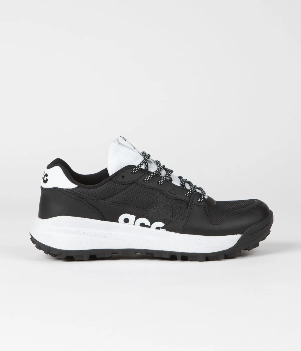 Nike ACG Lowcate Shoes - Black / White - Black - White